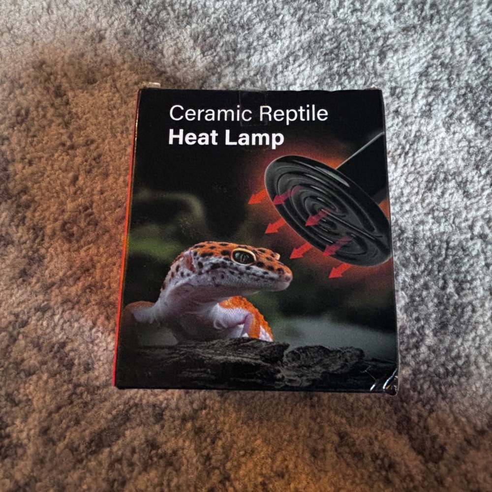 NIB Ceramic Reptile Heat Lamp Black Infrared No-Light Emitter Bulb 100W